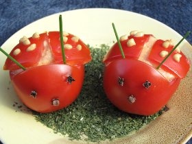 Pomidorowe biedronki z makrelą
