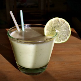 Orzeźwiający koktajl z avocado i limonką