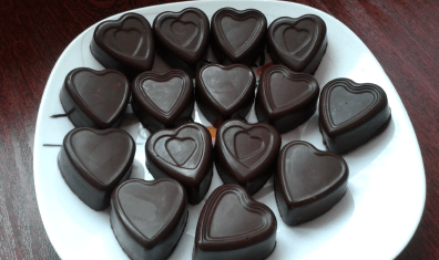 Pralinki z gorzkiej czekolady z nadzieniem kokosowym