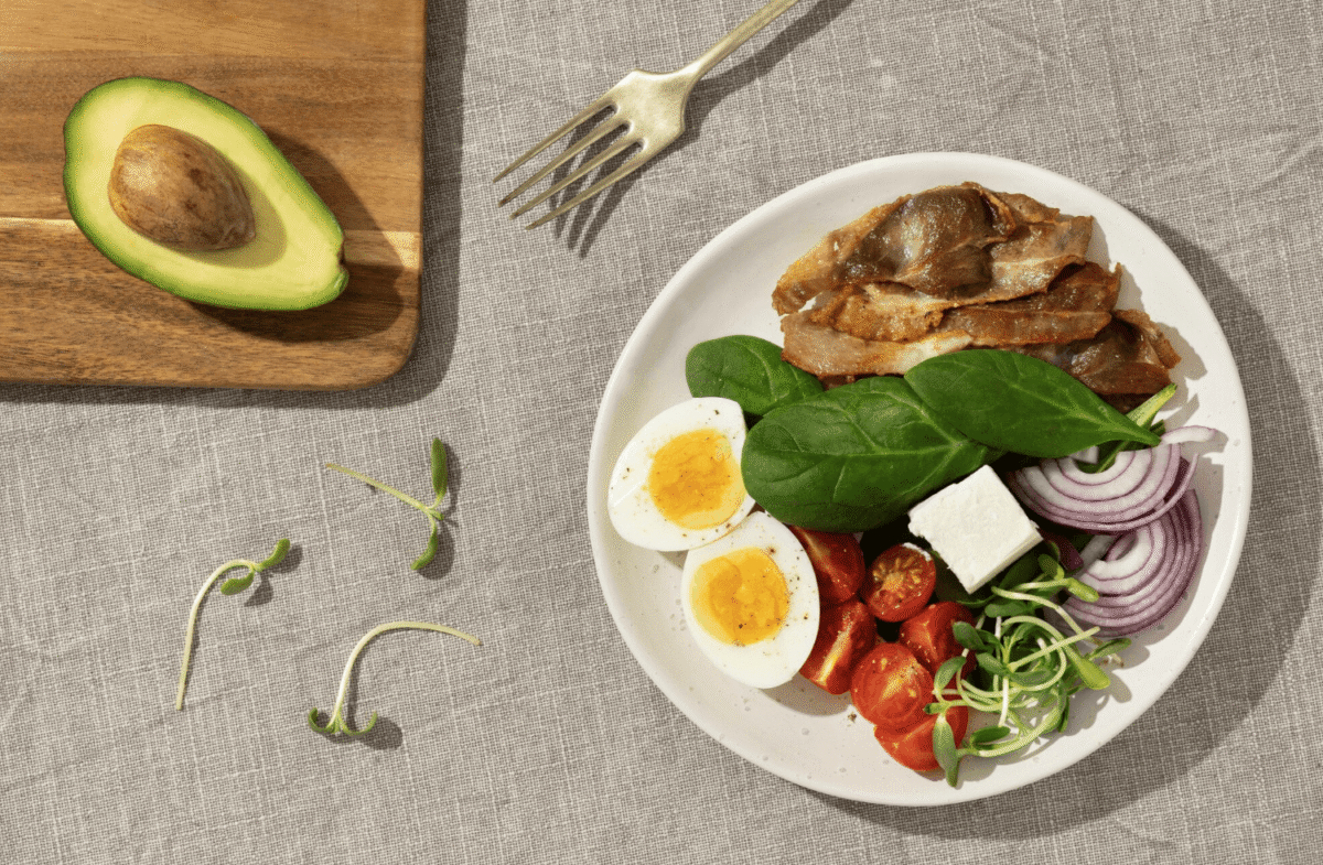Jak zacząć dietę ketogeniczną krok po kroku – praktyczny przewodnik dla początkujących