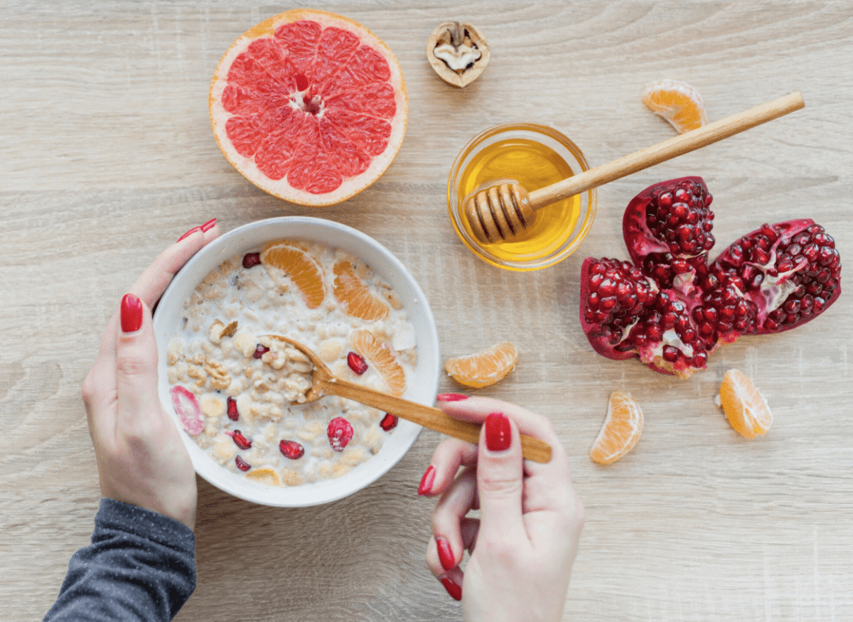 Dieta a PMS – co jeść, by złagodzić dolegliwości przedmiesiączkowe?