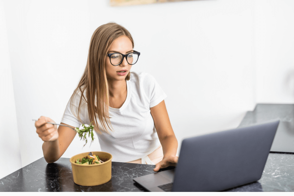 Koncentracja na talerzu – jedzenie, które wspiera pracę mózgu