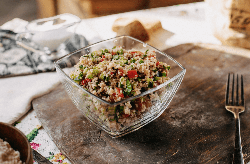 Kolorowe komosy ryżowe – czym komosa czarna i czerwona różnią się od białej?