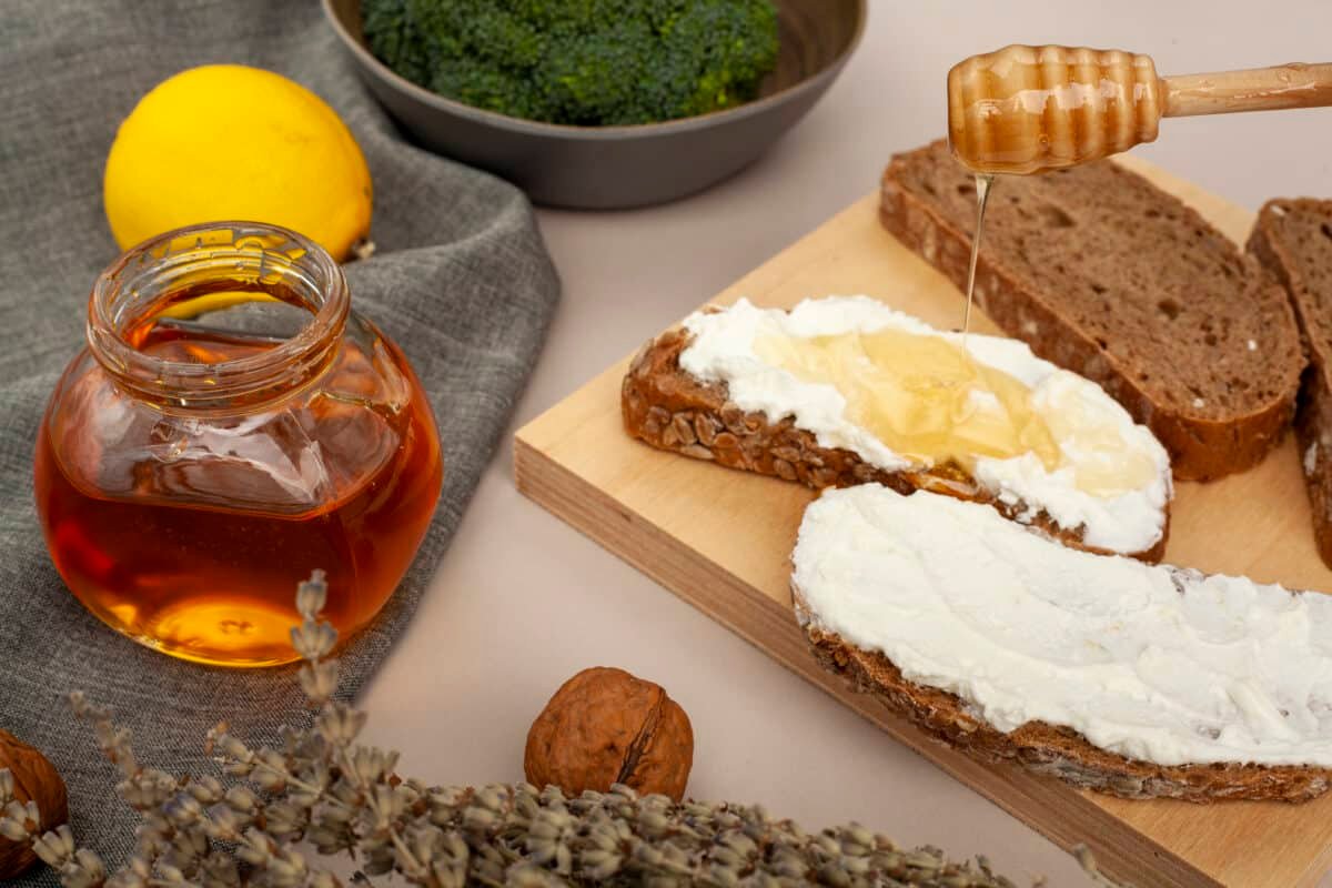 Miód - naturalna słodycz dla zdrowia czy kaloryczna pułapka?