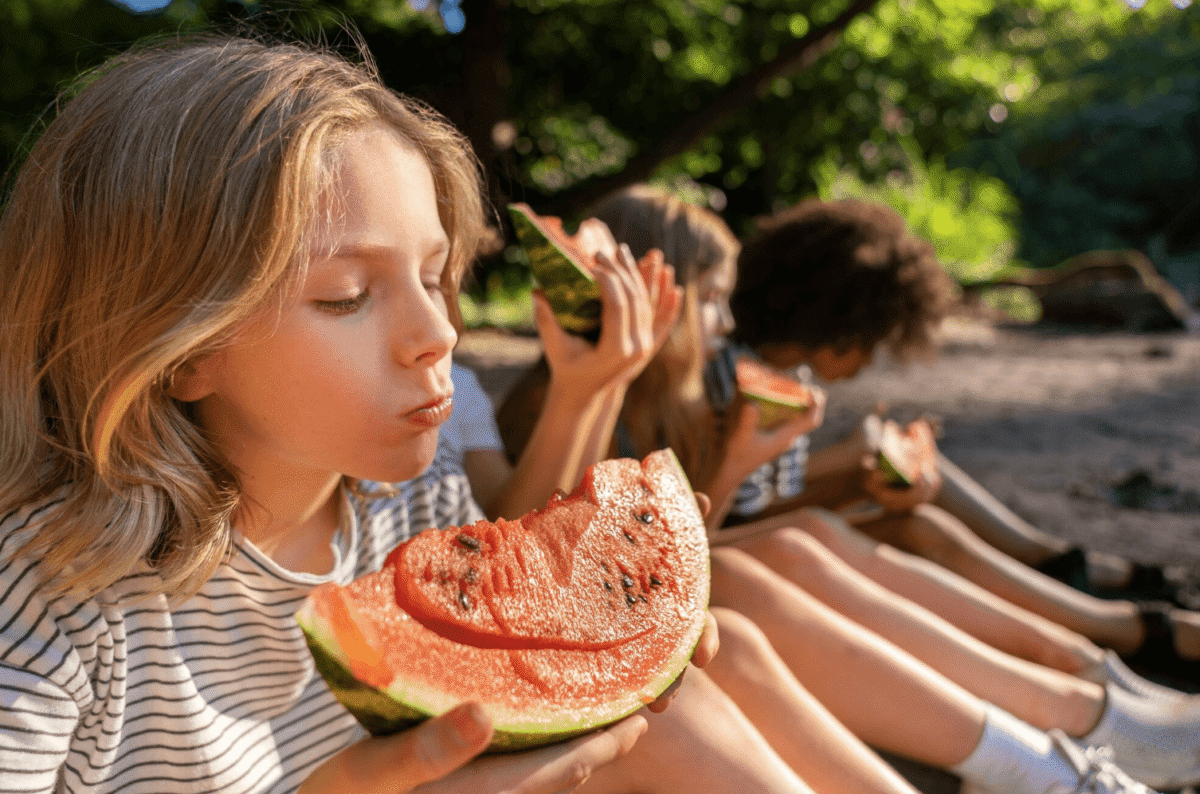 Odżywianie podczas upałów – co jeść, aby czuć się lekko w gorące dni