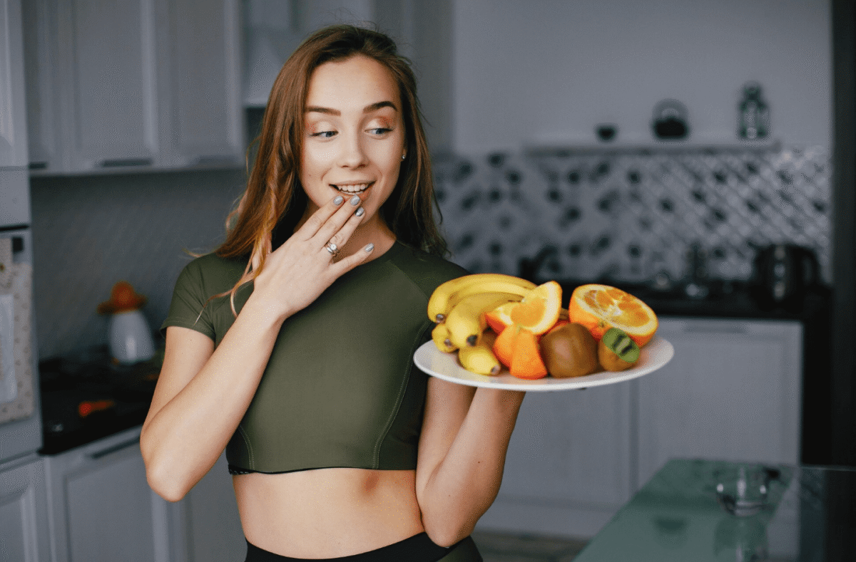 Redukcja tkanki tłuszczowej: co jeść, żeby chudnąć bez głodówki